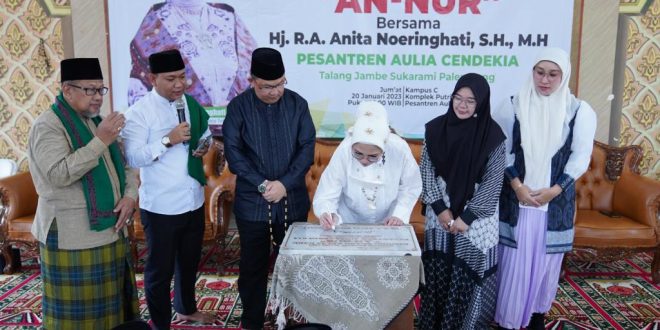 Hj. RA. Anita Noeringhati, S.H., M.H., meresmikan gedung kelas baru kampus C Pondok Pesantren Aulia Cendikia, Talang Jambe, Palembang, hari Jum’at tanggal 20 Januari 2023.