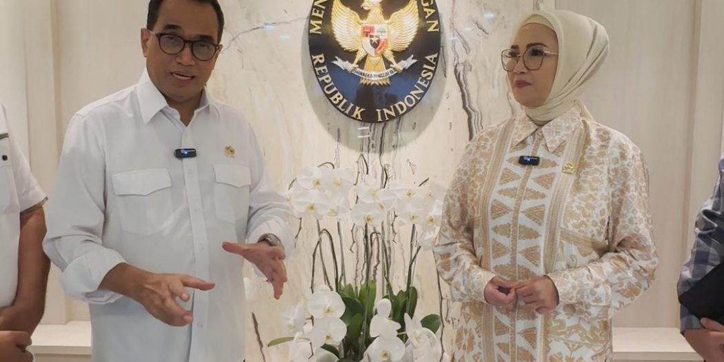 Menteri Perhubungan (Menhub) Republik Indonesia, Budi Karya Sumadi, saat menerima Kunjungan Kerja (Kunker) Ketua Dewan Perwakilan Rakyat Daerah (DPRD) Sumsel, Hj. Anita Noeringhati, hari Rabu tanggal 25 Januari 2023. (foto : Humas DPRD Sumsel)