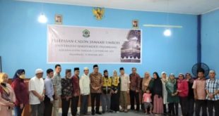 Pelepasan Calon Jama'ah Umroh Universitas Sjakhyakirti Palembang yang dilakukan pihak Yayasan dan Kampus di Jalan Sultan Muhammad Mansyur Palembang.
