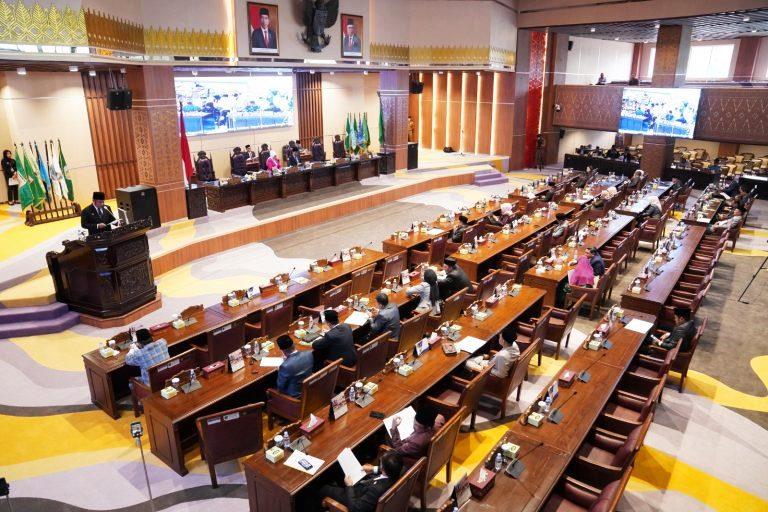 Suasana Rapat Paripurna LXI DPRD Sumsel dengan agenda penjelasan Gubernur Sumsel terkait empat Raperda usulan. (foto : Humas DPRD Sumsel)