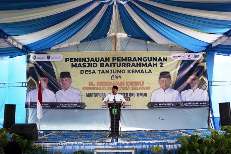 Gubernur Sumatera Selatan, Herman Deru, menghadiri acara Peninjauan Pembangunan Masjid Baiturrahmah II di Desa Tanjung Kemala, Kecamatan Martapura, Kabupaten Ogan Komering Ulu Timur, pada hari Minggu tanggal 5 Februari 2023.