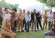 Wakil Wali Kota Palembang, Fitrianti Agustinda, bersama pihak Perumda Tirta Musi Palembang, saat mengunjungi Perumahan Surya Akbar Tanjung Barangan, hari Selasa tanggal 31 Januari 2023.