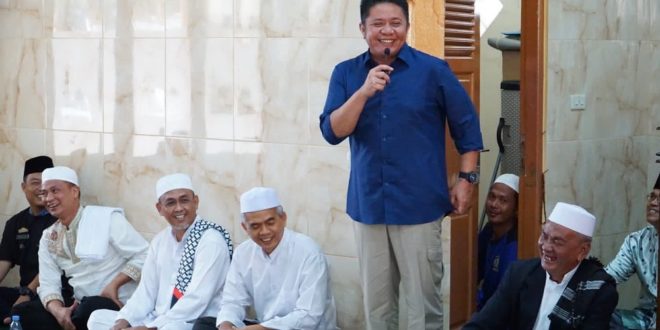 Gubernur Sumatera Selatan, Herman Deru, saat memberikan kata sambutan pada kegiatan Safari Jum'at di Masjid Al Ikhlas, Tanjung Rawo, Kelurahan Bukit Lama, Kecamatan Ilir Barat I Kota Palembang, hari Jum'at tanggal 17 Februari 2023. (foto : Humas Pemprov Sumsel)