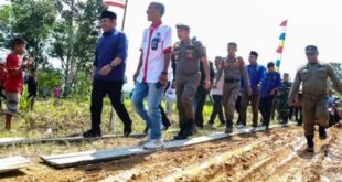 Gubernur Sumsel, Herman Deru, bersama rombongan, meninjau pembangunan Ponpes Baitul Huda di Desa Sukaraya, Kecamatan STL Ulu Terawas, Kabupaten Musi Rawas, hari Minggu tanggal 26 Februari 2023.