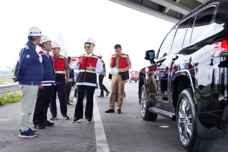 Ketua Dewan Perwakilan Rakyat Daerah (DPRD) Provinsi Sumatera Selatan (Sumsel), Hj. R.A. Anita Noeringhati, S.H., M.H., melakukan monitoring pembangunan jalan tol Indraprabu, hari Selasa tanggal 7 Februari 2023.