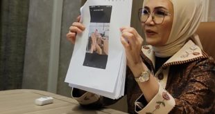 Hj. Anita Noeringhati, Ketua DPRD Sumsel, saat memberikan keterangan kepada wartawan perihal pencatutan namanya pada odus Penipuan Bantuan rehab Mushollah, di Gedung DPRD Sumsel, hari Jum'at tanggal 10 Februari 2023.