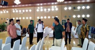 Pengurus PCNU Kota Palembang meninjau persiapan Resepsi Satu Abad NU di Graha Bandara Insani, pada hari Jum'at tanggal 17 Februari 2023.