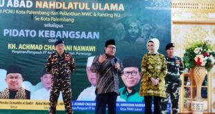 Ketua Pengurus Wilayah Nahdlatul Ulama (PWNU) Provinsi Sumatera Selatan, K.H. Amiruddin Nahrawi, bersama Ketua DPRD Sumsel, Hj. Anita Noeringhati, di Graha Bandara Insani dalam rangka Resepsi Satu Abad NU Tingkat Kota Palembang, hari Jum'at atnggal 17 Februari 2023.