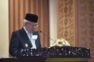 Gubernur Sumsel melalui oleh Wakil Gubernur Sumsel, Mawardi Yahya, menyampaikan jawaban Gubernur terhadap Pandangan Umum Fraksi-Fraksi DPRD Sumsel terhadap Empat Raperda Usulan Eksekutif, hari Senin tanggal 20 Februari 2023 di Ruang Rapat Paripurna DPRD Sumsel, Kota Palembang. (foto : Humas DPRD Sumsel)
