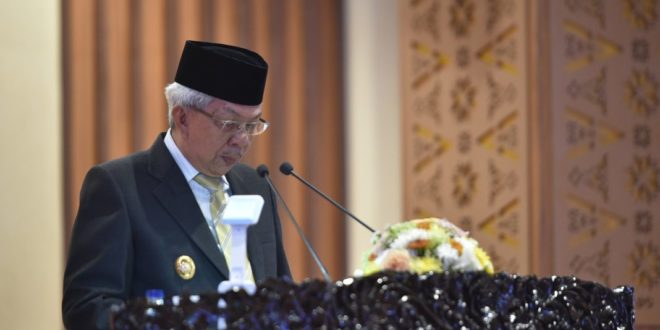 Gubernur Sumsel melalui oleh Wakil Gubernur Sumsel, Mawardi Yahya, menyampaikan jawaban Gubernur terhadap Pandangan Umum Fraksi-Fraksi DPRD Sumsel terhadap Empat Raperda Usulan Eksekutif, hari Senin tanggal 20 Februari 2023 di Ruang Rapat Paripurna DPRD Sumsel, Kota Palembang. (foto : Humas DPRD Sumsel)