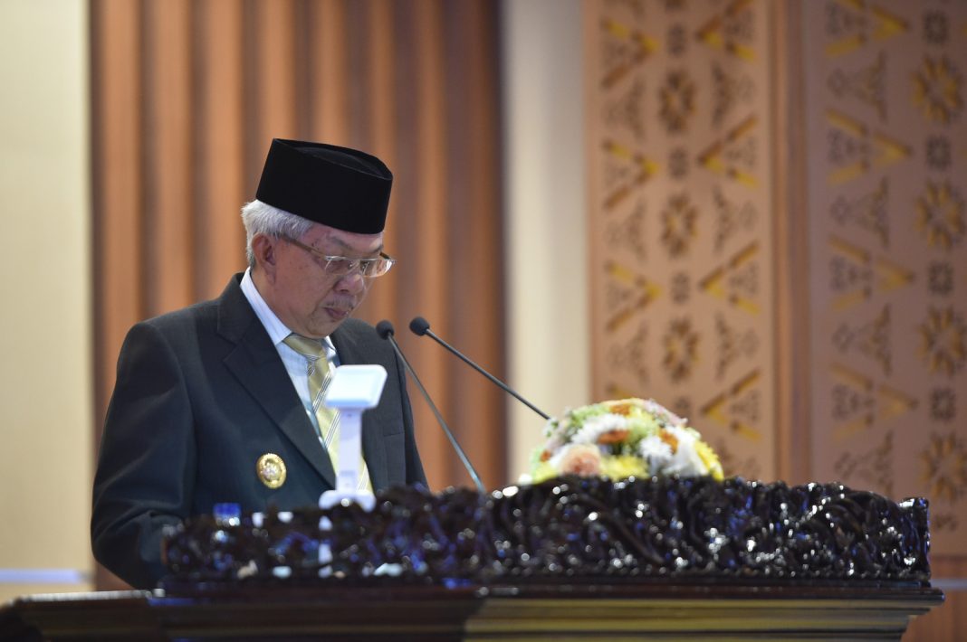 Gubernur Sumsel melalui oleh Wakil Gubernur Sumsel, Mawardi Yahya, menyampaikan jawaban Gubernur terhadap Pandangan Umum Fraksi-Fraksi DPRD Sumsel terhadap Empat Raperda Usulan Eksekutif, hari Senin tanggal 20 Februari 2023 di Ruang Rapat Paripurna DPRD Sumsel, Kota Palembang. (foto : Humas DPRD Sumsel)