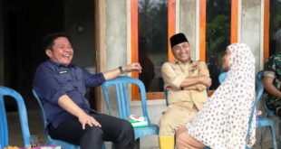 Gubernur Sumatera Selatan, Herman Deru, didampingi Pj. Bupati Muba, berdialog dengan warga Kecamatan Lalan, pada hari Selasa tanggal 31 Januari 2023.