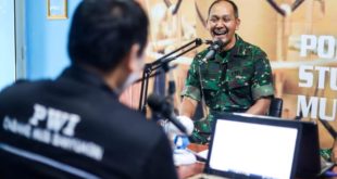 Dandim 0401 Muba, Letkol Arm Dede Sudrajat, saat menghadiri Podcast dengan tema Manunggal Masuk Desa Sejahterakan Rakyat yang dipandu oleh Yohandes atau yang lebih dikenal namanya bang Jay, pada hari Jumat tanggal 03 Februari 2023 di gedung Persatuan Wartawan Indonesia Kabupaten Muba.