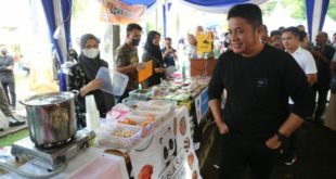 Gubernur Sumsel, Herman Deru, saat menghadiri Pasar Bedug Seguntang yang diselenggarakan oleh Admin Media Sosial, Sabtu (25/3) siang.