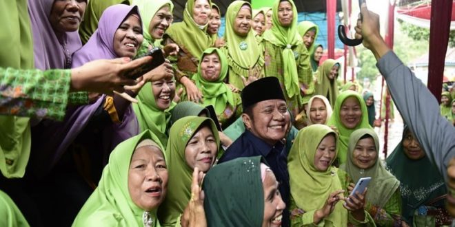 Gubernur Provinsi Sumatera Selatan (Sumsel), Herman Deru, hadir secara langsung pada Peringatan Hari Lahir (Harlah) 1 Abad Nahdlatul Ulama (NU) yang diselenggarakan oleh Majelis Wakil Cabang (MWC) NU Kecamatan Sembawa, Kabupaten Banyuasin, di Masjid Nurul Huda PUSRI, Desa Pulau Harapan, hari Selasa tanggal 28 Februari 2023. (foto : Humas Pemprov Sumsel)
