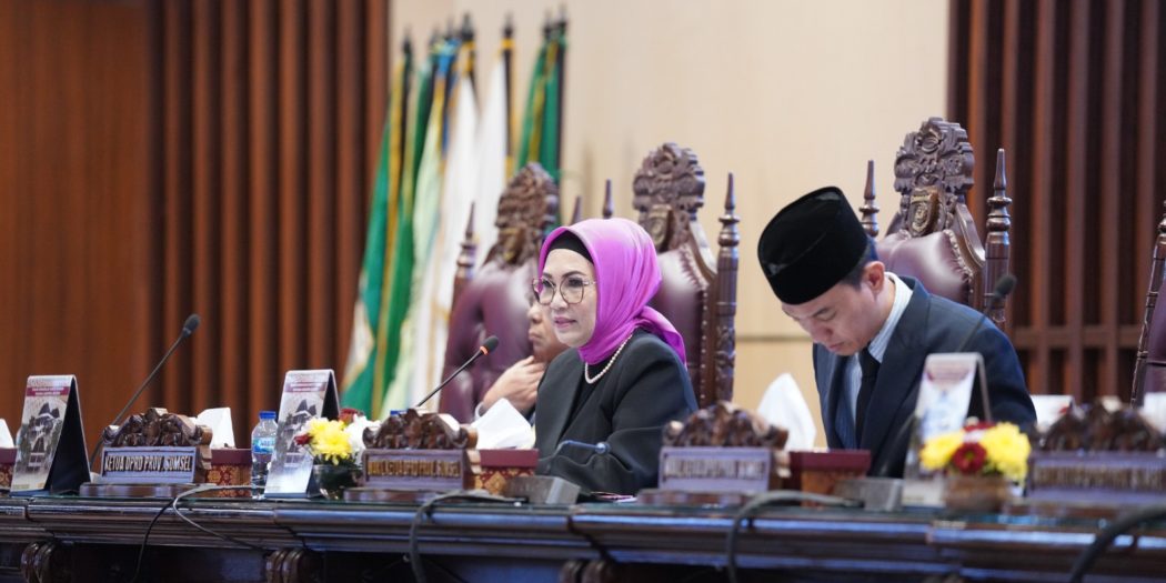 Pimpinan Rapat Paripurna LXI (61) DPRD Sumsel hari Jum'at tanggal 3 Maret 2023 dengan agenda Penyampaian Laporan Pembahasan Empat Usulan Raperda dari Eksekutif. (foto : Humas DPRD Sumsel)