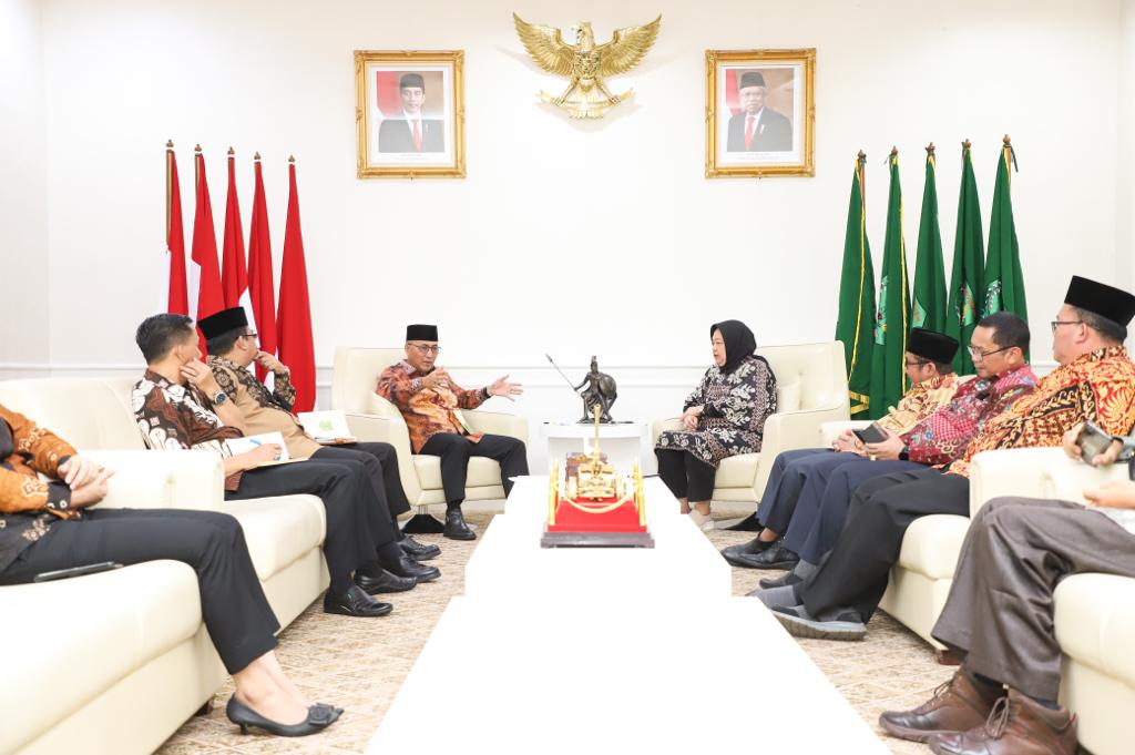 Pj. Bupati Muba, H. Apriyadi Mahmud, menerima jajaran Universitas Islam Negeri (UIN) Raden Fatah Palembang, di Ruang Audiensi Bupati Muba, hari Jumat tanggal 31 Maret 2023.