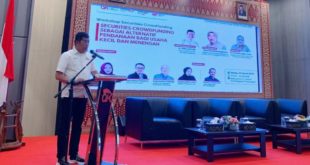 Ketua Umum KADIN Sumsel, H. Affandi Udji, menjadi narasumber dalam sosialisasi dan edukasi pasar modal terpadu 2023 di Ballroom OJK Regional 7 Sumbagsel, hari Selasa tanggal 14 Maret 2023. (foto : Abdul MS)