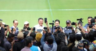 Ketua Umum Persatuan Sepak Bola Seluruh Indonesia (PSSI), Erick Thohir, bersama rombongan, didampingi oleh Gubernur Sumsel, Wali Kota dan Wakil Wali Kota Palembang, memastikan kesiapan Stadion GSJ sebagai tuan rumah Piala Dunia U-20. (foto : Dinas Komunikasi dan Informatika Provinsi Sumatera Selatan)