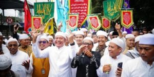 Gubernur Provinsi Sumatera Selatan (Sumsel), Herman Deru, turut hadir di tengah-tengah peziarah pada acara Ziarah Kubra Ulama dan Auliya Palembang Darussalam tahun 1444 Hijriyah, hari Minggu tanggal 12 Maret 2023. (foto : Humas Pemprov Sumsel)