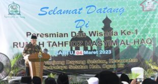 Wakil Gubernur Sumatera Selatan, H. Mawardi Yahya, saat menghadiri acara Wisuda Santriwan dan Santriwati Rumah Tahfidz Qur'an Hasyim Al Haq di Desa Tanjung Dayang Selatan, Kabupaten Ogan Ilir, hari Sabtu tanggal 4 Maret 2023. (foto : Humas Pemprov Sumsel)
