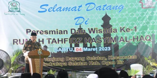 Wakil Gubernur Sumatera Selatan, H. Mawardi Yahya, saat menghadiri acara Wisuda Santriwan dan Santriwati Rumah Tahfidz Qur'an Hasyim Al Haq di Desa Tanjung Dayang Selatan, Kabupaten Ogan Ilir, hari Sabtu tanggal 4 Maret 2023. (foto : Humas Pemprov Sumsel)