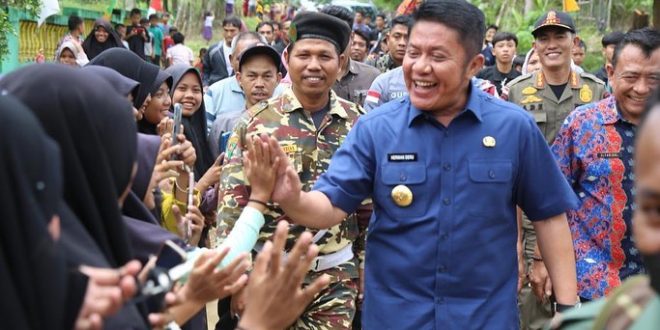 Gubernur Provinsi Sumatera Selatan, Herman Deru, melakukan Kunjungan Kerja ke Desa Marga Mulya, Kecamatan Rambang, Kabupaten Muara Enim, hari Kamis tanggal 2 Maret 2023. (foto : Humas Pemprov Sumsel)