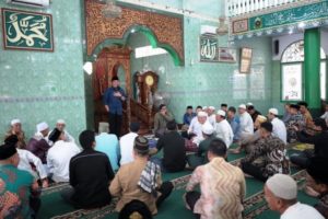 Herman Deru menggelar Safari Jum'at di Masjid Nurul Iman yang berada di Jalan Jenderal Ahmad Yani Kelurahan 9/10 Ulu Kota Palembang.