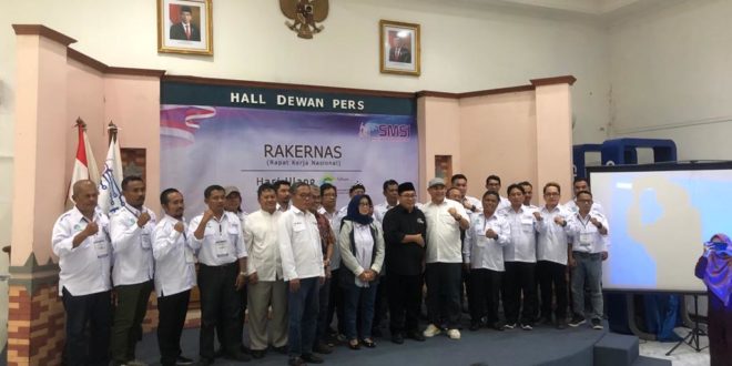 Pengurus Forum Pemimpin Redaksi Media Siber Indonesia bersama Ketua Dewan Pers dan SMSI, foto bersama saat pelantikan di Hall Gedung Dewan Pers, hari Senin tanggal 6 Maret 2023. (foto : SMSI)