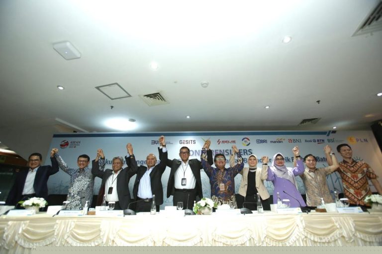 PT. PLN bersama Bank-Bank yang tergabung di dalam Himpunan Bank Negara (Himbara) saat Konferensi Pers dengan tema Dukungan Pengembangan Ekosistem KBLBB, di Jakarta pada hari Jum'at tanggal 10 Maret 2023. (foto : SMSI Sumsel)