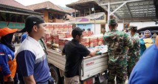 Bantuan dari PT. Bukit Asam bagi korban banjir yang berada di wilayah Kabupaten Muara Enim. (foto : SMSI Sumsel)