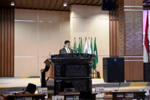 Anggota DPRD Sumsel, Mgs. Syaiful Padli, menyampaikan laporan hasil reses yang dilakukan oleh Anggota DPRD Sumsel Dapil I dari tanggal 6-13 Maret 2023 pada Rapat Paripurna hari Senin tanggal 20 Maret 2023. (foto : Humas DPRD Sumsel)