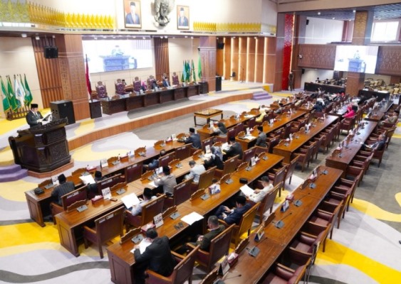 Suasana Rapat Paripurna LXIII dengan agenda mendengar penyampaian Pengantar Laporan Keterangan Pertanggungjawaban Gubernur Sumsel Tahun 2022 di Gedung Paripurna, hari Senin tanggal 27 Maret 2023. (foto : Humas DPRD Sumsel)
