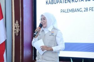 Wakil Wali Kota Palembang, Fitrianti Agustinda, memberikan penjelasan saat mendampingi Wakil Menteri Tenaga Kerja (Wamenaker) Republik Indonesia melakukan Kunjungan Kerja ke Palembang. (foto : Dinkominfo Palembang)