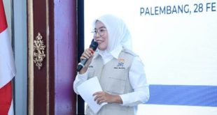 Wakil Wali Kota Palembang, Fitrianti Agustinda, memberikan penjelasan saat mendampingi Wakil Menteri Tenaga Kerja (Wamenaker) Republik Indonesia melakukan Kunjungan Kerja ke Palembang. (foto : Dinkominfo Palembang)