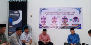 Pengurus Cabang Nahdlatul Ulama (PCNU) Kota Palembang menggelar Focus Group Discussion (FGD) tentang rencana pembuatan buku sejarah PCNU Kota Palembang di Griya Literasi Demang Lebar Daun, pada hari Kamis tanggal 30 Maret 2023.