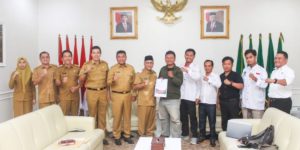 Penjabat (Pj.) Bupati Kabupaten Musi Banyuasin (Muba), H. Apriyadi Mahmud, menerima Pengurus Pusat Kesatuan Mahasiswa Muslim Indonesia 2021-2023. (foto : Humas Pemkab Muba)