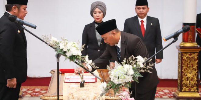 Gubernur Sumsel, Herman Deru, melantik H. Apriyadi Mahmud, sebagai Sekretaris Daerah (Sekda) Kabupaten Musi Banyuasin