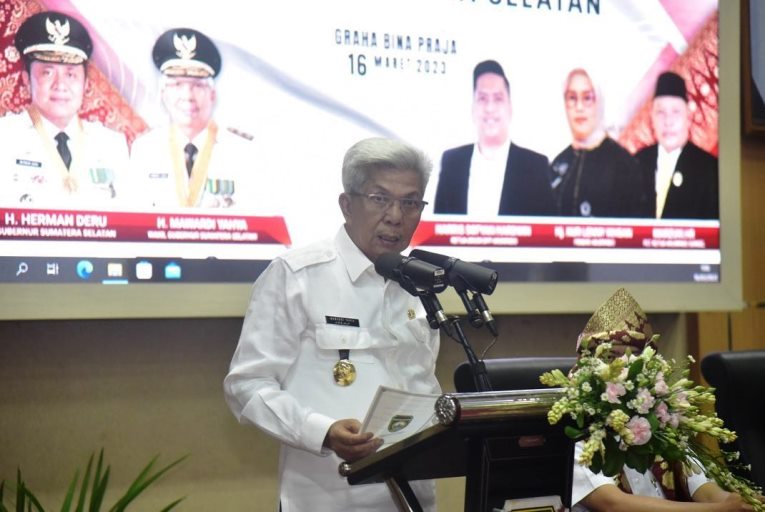 Wakil Gubernur (Wagub) Sumsel, Mawardi Yahya, saat membuka secara resmi Musyawarah Daerah Luar Biasa (Musdalub) Asosiasi UMKM Indonesia (AKUMINDO) Provinsi Sumsel, di Graha Bina Praja, hari Kamis pagi tanggal 16 Maret 2023. (foto : Humas Pemprov Sumsel)