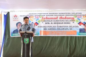 Gubernur Sumsel, Herman Deru, saat membuka Lomba Layang Aduan yang digelar oleh Dewan Pimpinan Daerah (DPD) Persatuan Layangan Aduan Seluruh Indonesia (PERLASI) Sumsel di Lapangan Areal Bowling Centre, Jakabaring Sport City, Palembang, hari Sabtu tanggal 18 Maret 2023. (foto : Humas Pemprov Sumsel)
