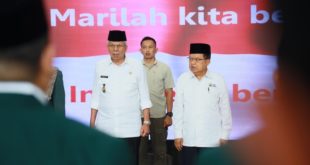 Wakil Gubernur Sumsel, Mawardi Yahya, mendampingi Ketua Dewan Masjid Indonesia, Jusuf Kalla, saat pelantikan Pengurus Pimpinan Wilayah (PW) DMI Provinsi Sumatera Selatan (Sumsel) Masa Bakti 2023-2028 yang baru dilantik, di Masjid Sultan Mahmud Badaruddin Jayo Wikramo, hari Selasa pagi tanggal 21 Maret 2023. (foto : Humas Pemprov Sumsel)
