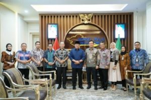 Gubernur Provinsi Sumatera Selatan (Sumsel), Herman Deru, menerima audiensi General Manager PT. Kilang Pertamina Internasional Refinery Unit III beserta rombongan, di ruang tamu Gubernur, hari Jumat siang tanggal 24 Maret 2023. (foto : Humas Pemprov Sumsel)