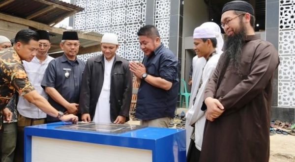 Gubernur Sumsel, Herman Deru, saat Safari Jumat yang dirangkaikan dengan Peresmian Masjid Da'rul Hadist, di Kelurahan Lebung Gajah, Kecamatan Sematang Borang, Kota Palembang, hari Jumat tanggal 31 Maret 2023. (foto : Humas Pemprov Sumsel)
