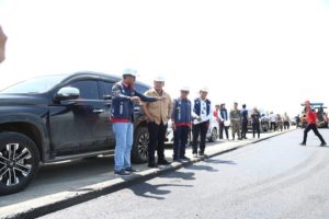 Gubernur Provinsi Sumatera Selatan (Sumsel), Herman Deru, melakukan peninjauan perbaikan Jalan Tol Palembang-Kayuagung, hari Minggu tanggal 2 April 2023. (foto : Humas Pemprov Sumsel)