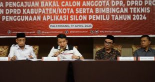 Ketua KPU Sumsel, Amrah Muslimin, sosialisasi tata cara pengajuan Bakal Calon Anggota Dewan Perwakilan Rakyat (DPR), DPR Provinsi, dan DPR Kabupaten atau Kota, serta Bimbingan Teknis (Bimtek) penggunaan Aplikasi Sistem Informasi Pencalonan (SILON) Pemilihan Umum (Pemilu) tahun 2024 di Hotel Beston, Palembang, hari Senin tanggal 17 April 2023. (foto : IG KPUProvSumsel)