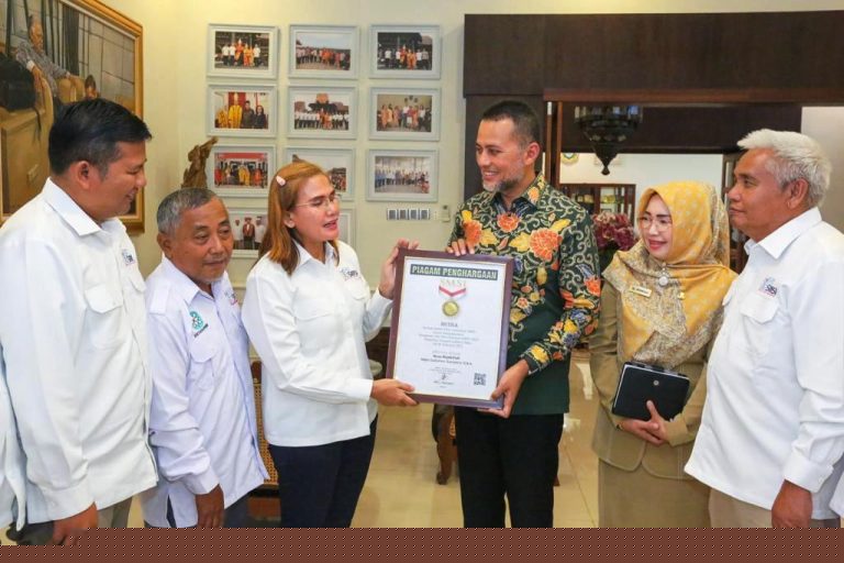 Pengurus SMSI Provinsi Sumatera Utara saat audiensi dengan Ketua DPRD Sumatera Utara, hari Selasa tanggal 4 April 2023. (foto : SMSI SUMSEL)