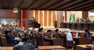 Suasana Rapat Paripurna LXIII dengan agenda Laporan Hasil Pembahasan dan Penelitian Pansus-Pansus DPRD Sumsel terhadap Laporan Keterangan Pertanggungjawaban (LKPJ) Gubernur Sumsel Tahun Anggaran (TA) 2022, di Ruang Rapat Paripurna DPRD Sumsel, Jalan POM IX, Palembang,  hari Senin tanggal 10 April 2023. (foto : Humas DPRD Sumsel)