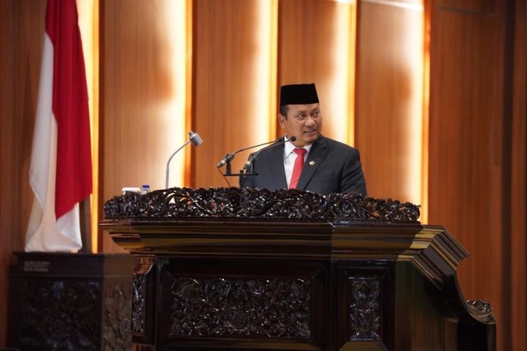 Pimpinan I BPK Republik Indonesia, Nyoman Adhi Suryadnyana, SE., M.E., M.Ak., CSFA., CertDA., CGCAE., menyampaikan sambutan pada Rapat Paripurna Istimewa DPRD Sumsel dengan agenda menerima Laporan Keuangan Pemerintah Provinsi Sumatera Selatan Tahun Anggaran 2022 dari Badan Pemeriksa Keuangan Republik Indonesia pada Rapat Paripurna Istimewa DPRD Sumsel, hari Rabu tanggal 10 Mei 2023. (foto : Humas DPRD Sumsel)