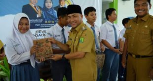 Pj. Bupati Kabupaten Musi Banyuasin, H. Apriyadi Mahmud, menghadiri upacara peringatan Hari Pendidikan Nasional, pada hari Selasa tanggal 2 Mei 2023, di SMP Negeri 6 Unggul Sekayu.