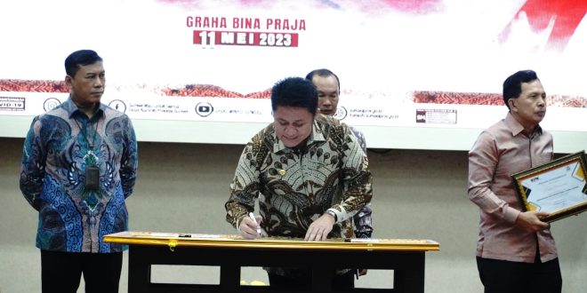 Gubernur Provinsi Sumatera Selatan (Sumsel), Herman Deru, secara resmi membuka Rapat Koordinasi (Rakor) Program Pemberantasan Korupsi Terintegrasi Wilayah Sumsel yang diselenggarakan oleh Komisi Pemberantasan Korupsi (KPK) Republik Indonesia di Auditorium Bina Praja Pemerintah Provinsi (Pemprov) Sumsel, hari Kamis tanggal 11 Mei 2023.